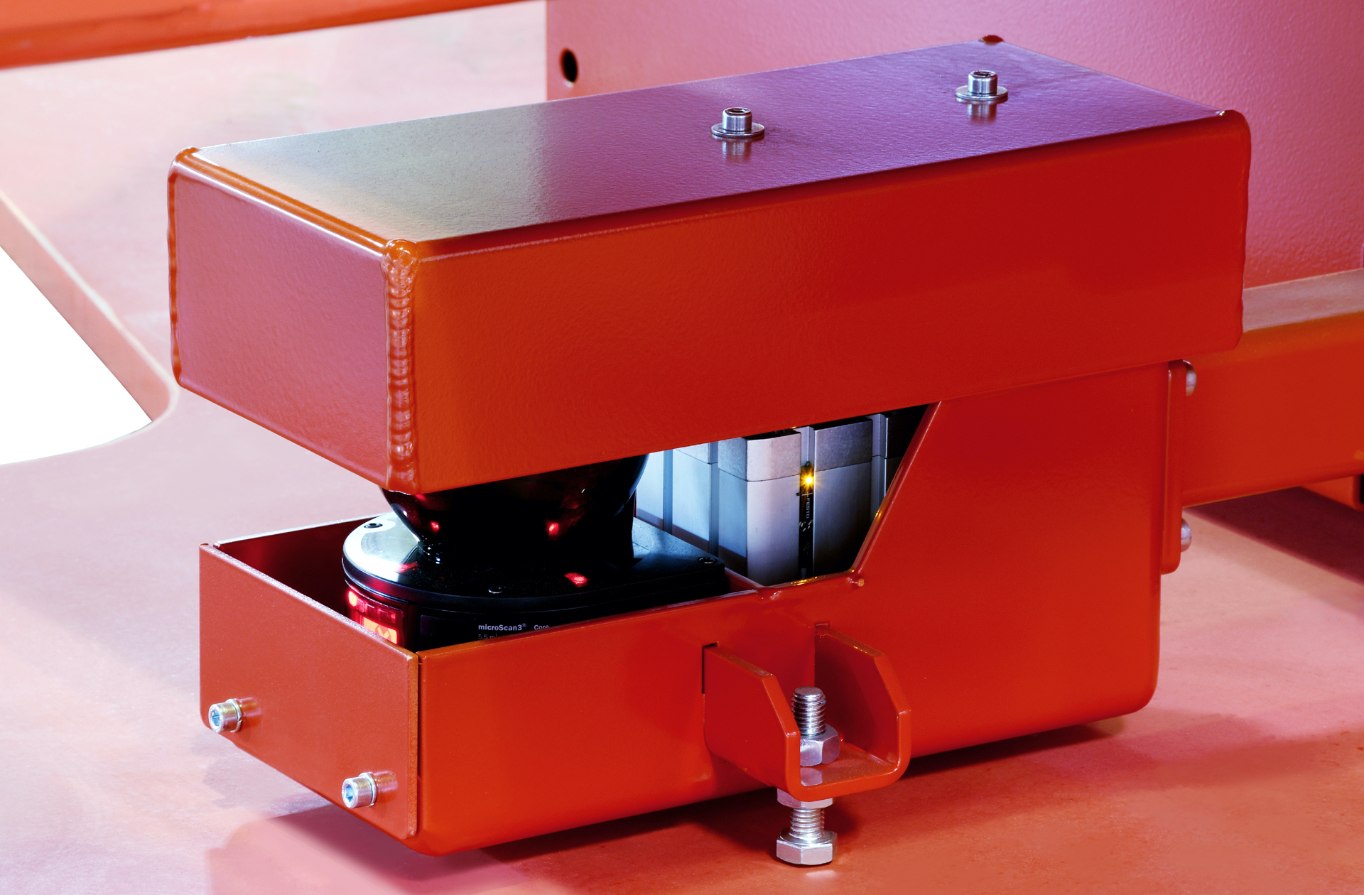 Ein Laserscanner überwachte bei dem Manipulator von Leiritz den gesamten Gefahrenbereich sicher und zuverlässig.